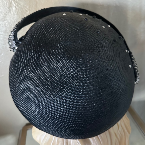 SWANKY 1960s' BLACK STRAW TAM WITH SEQUINS, RHINESTONES & BEADS - Picture 6 of 12
